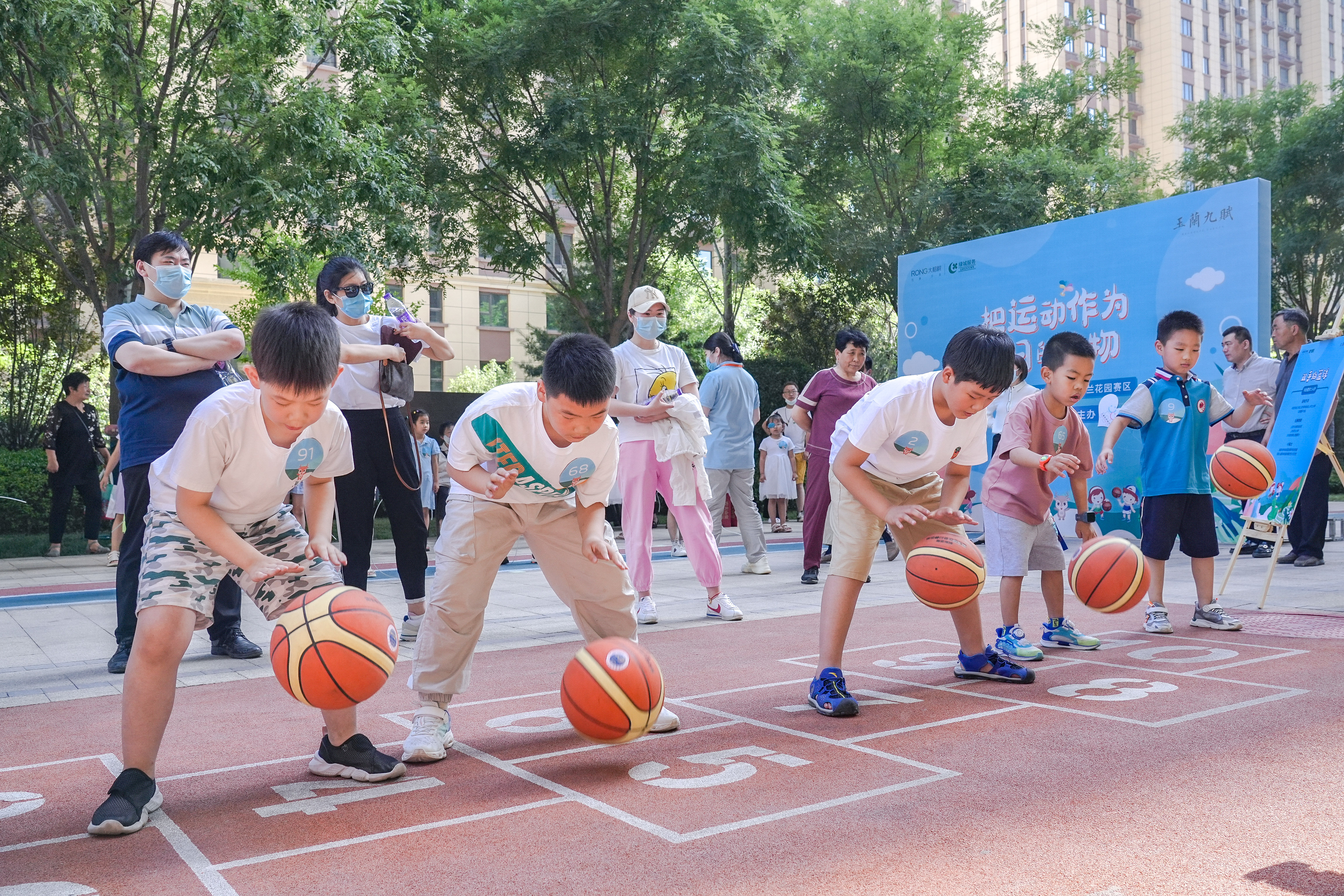保定市首届儿童友好运动会玉兰花园社区专场六一举行