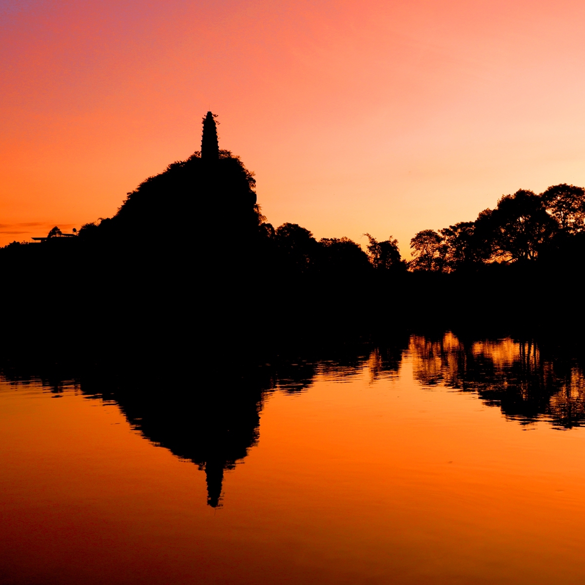 塔山是桂林摄影人拍摄晚霞的主要景点之一.