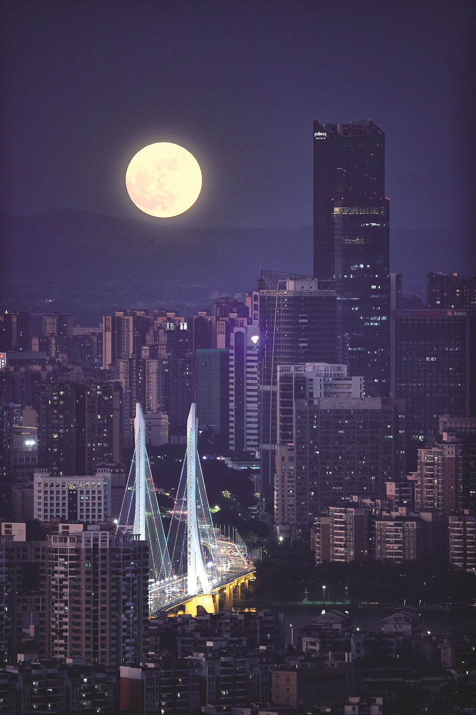 惊艳惠州高榜山夜空悬挂超级月亮