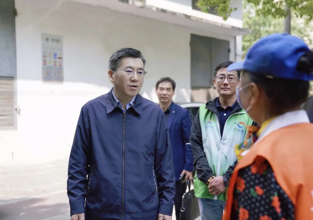 聚焦宜居安居新需求区长高奕奕调研小区物业管理工作