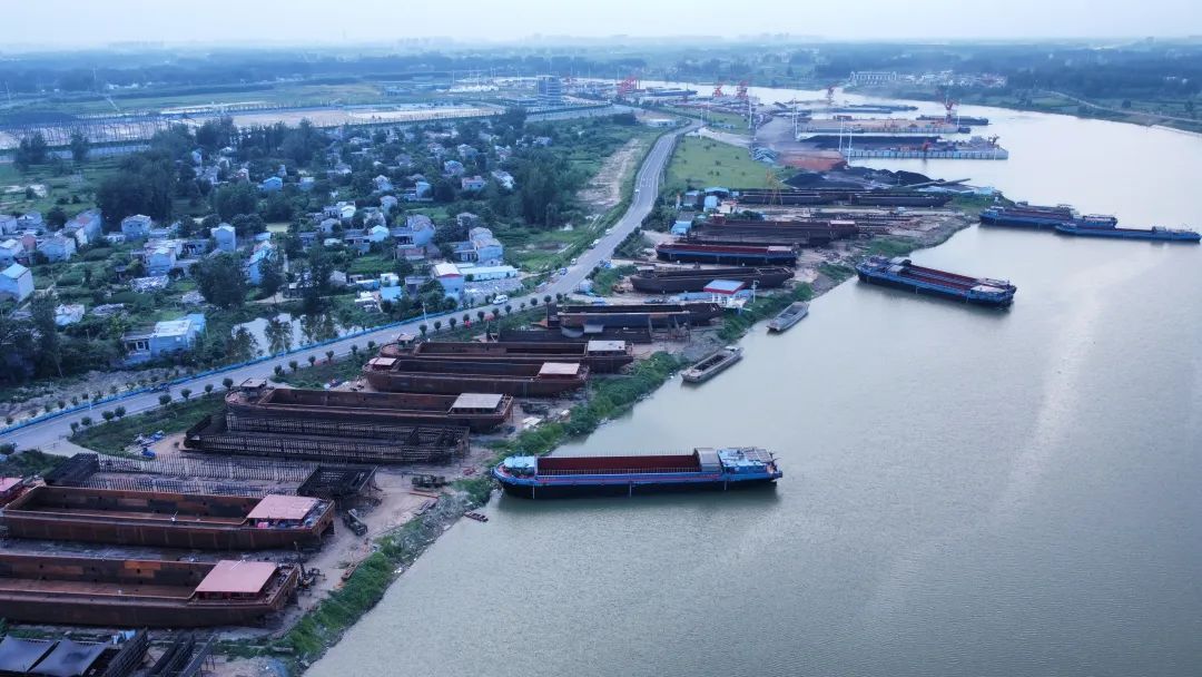 开放前沿"的发展定位,加快建设以周口中心港为龙头的"1 9"港口体系