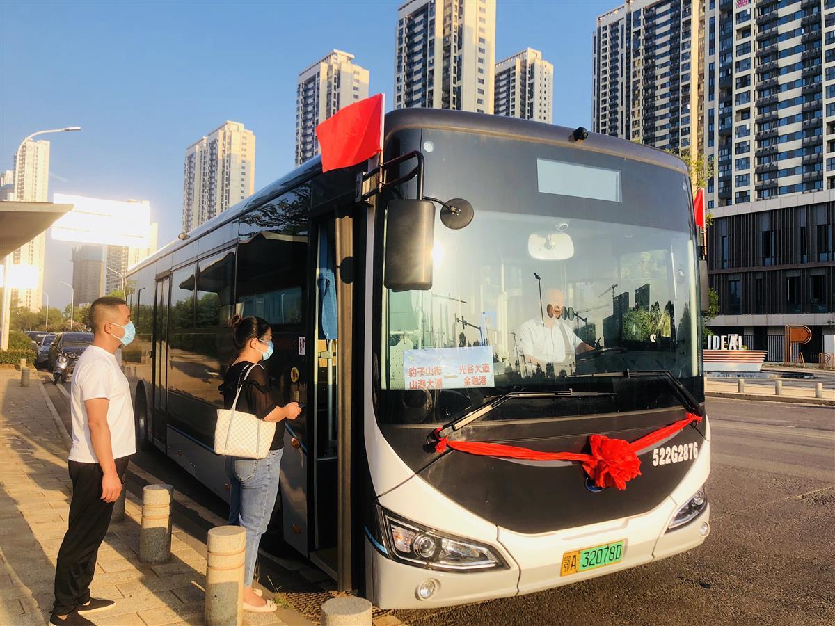 武汉黄家湖南岸至光谷金融港开通定制公交上班族可一趟车直达