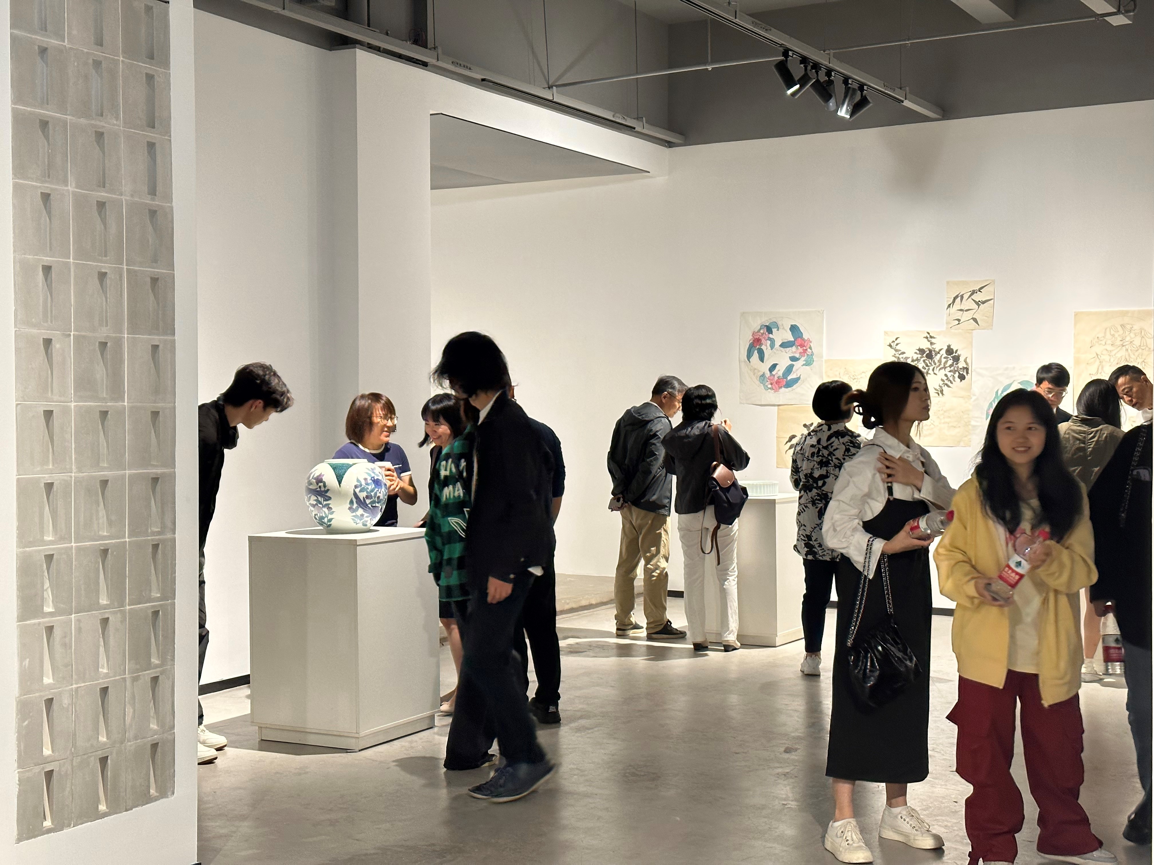 共享瓷器文化之美！日本陶艺界泰斗岛田文雄60多件原创作品在宁波展出