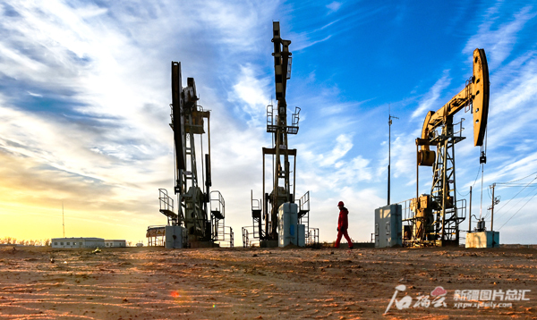 新华网新疆油田准东油田40年油气当量累计生产突破5000万吨