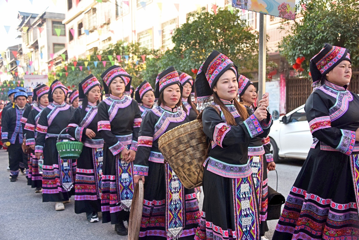 桂林丰富多彩的焦江瑶族乡首界盘王节