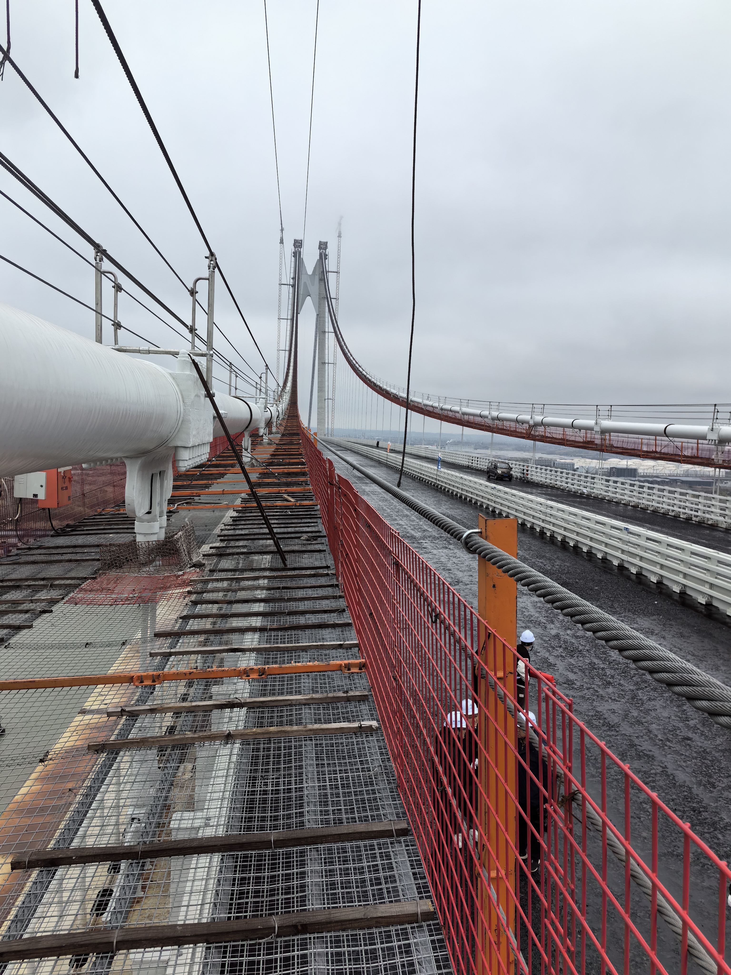 即将拆除猫道门架承重索及猫道仙新路过江通道预计明年建成通车