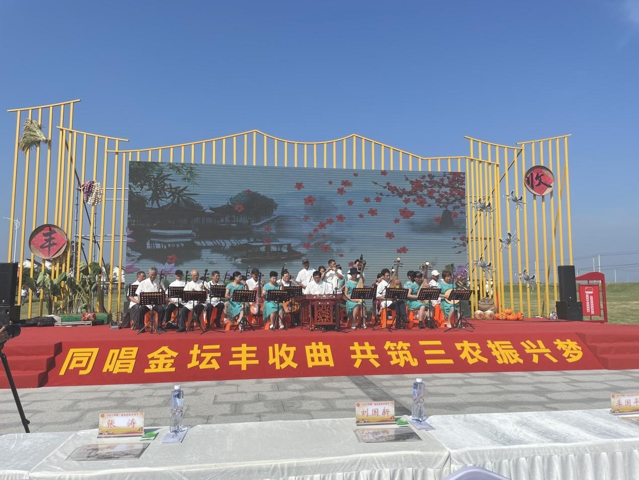 东浦村老年村民参加各类文艺演出东浦村老年村民自发组织各类文艺演出 为