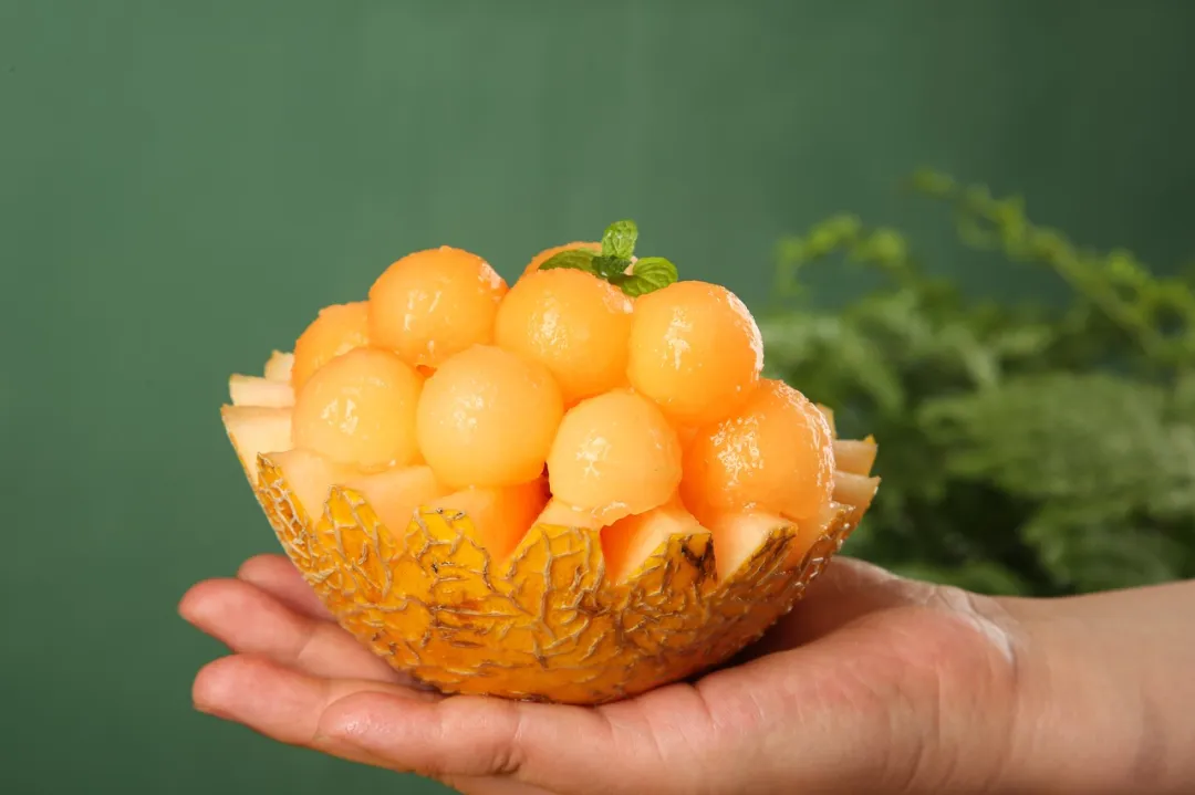 这种水果很甜，热量却很低，还是补水第一名（不是西瓜）