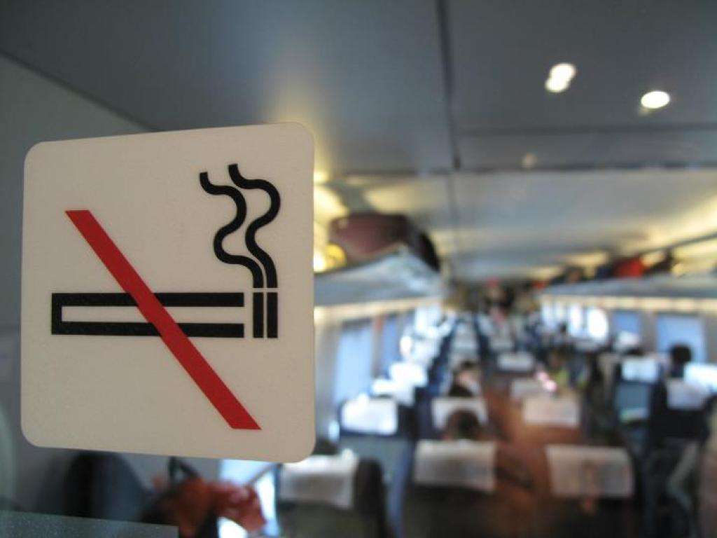 五一起旅客在动车组列车上吸烟,180天内将被限