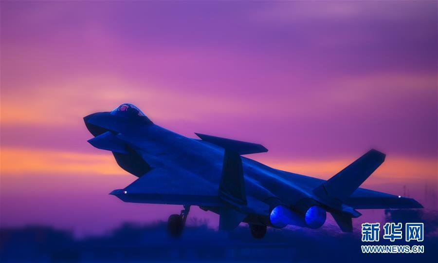 空军歼-20战机参加夜间对抗训练(资料照片)。新华社发(杨军 摄) 空军歼-20战机参加夜间对抗训练(资料照片)。新华社发(杨军 摄)