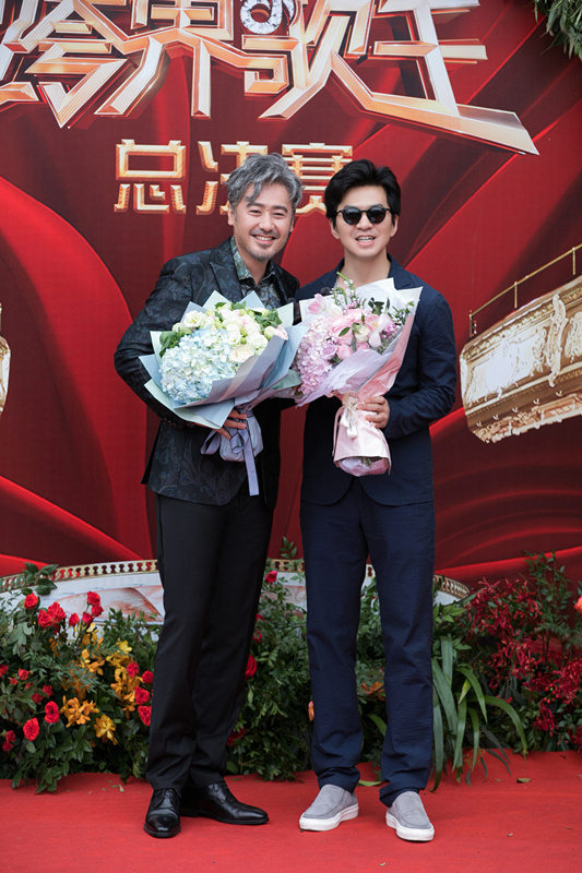 跨界歌王李健助阵吴秀波喜结帮唱联盟