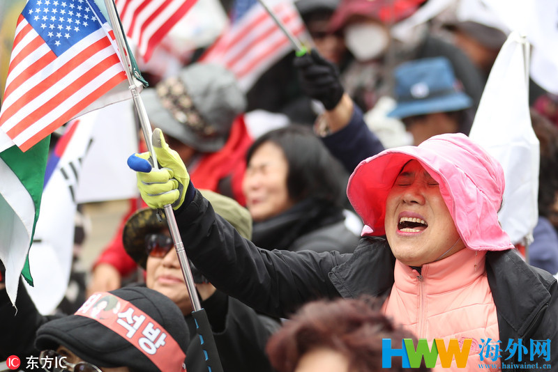 4月6日,朴槿惠获刑24年,支持者痛哭流涕 4月6日,朴槿惠获刑24年,支持者痛哭流涕