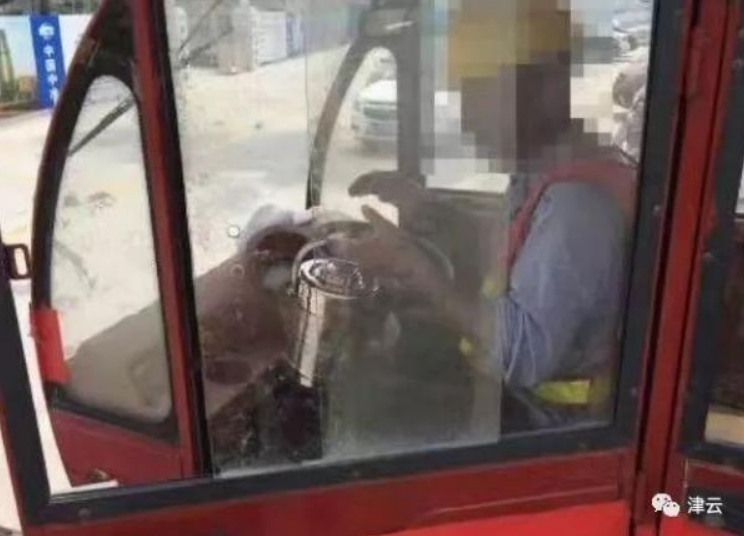 1551396435664893.png image.png