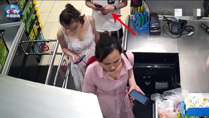 顾客用二维码付款遭身后人盗刷 微信回应:全额赔付