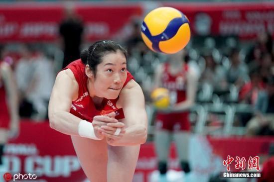 资料图:世界杯中国对阵阿根廷,朱婷在比赛中救球。图片来源:ICphoto