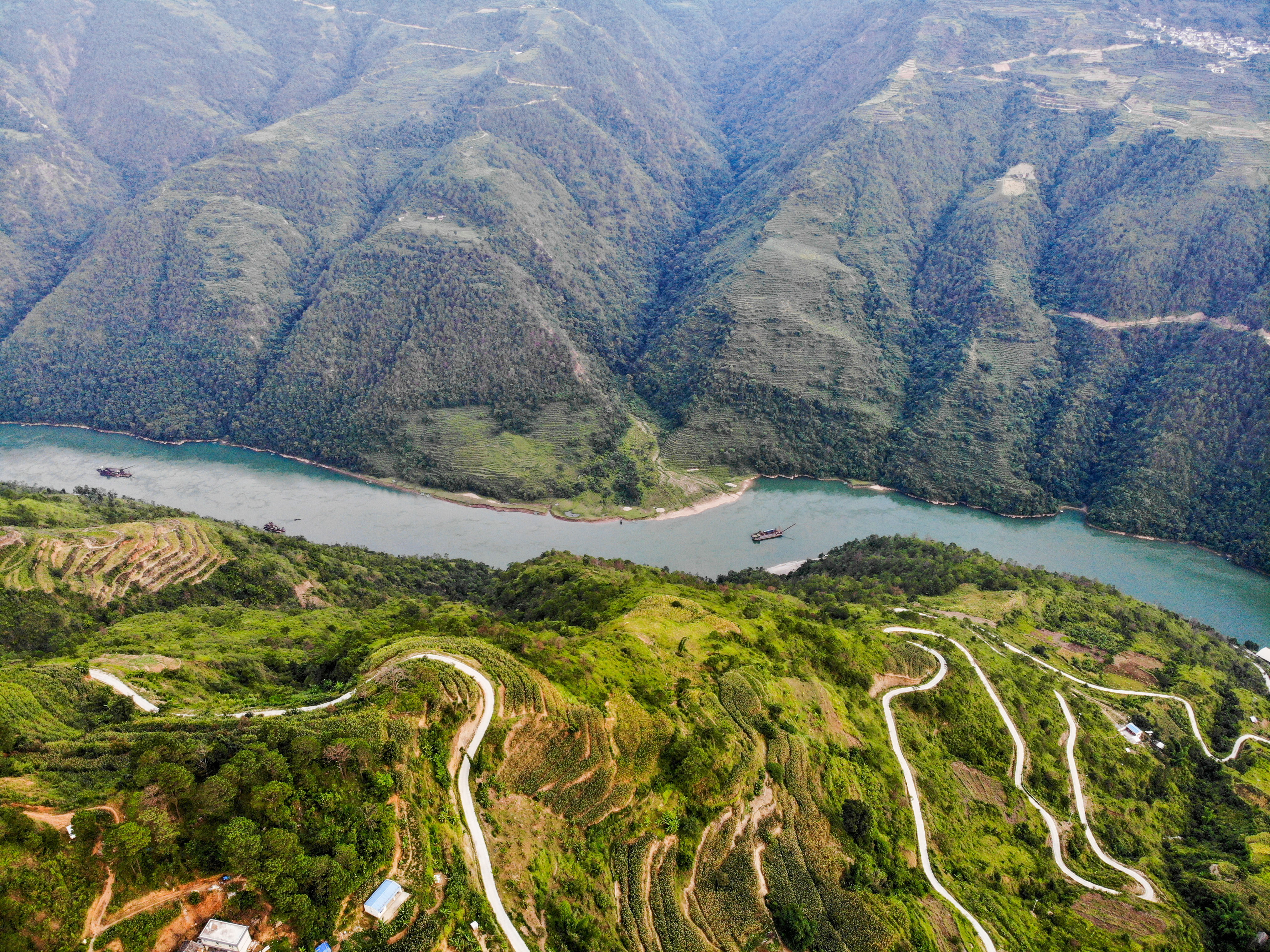 我国横断山脉纵谷区首座万米长隧贯通