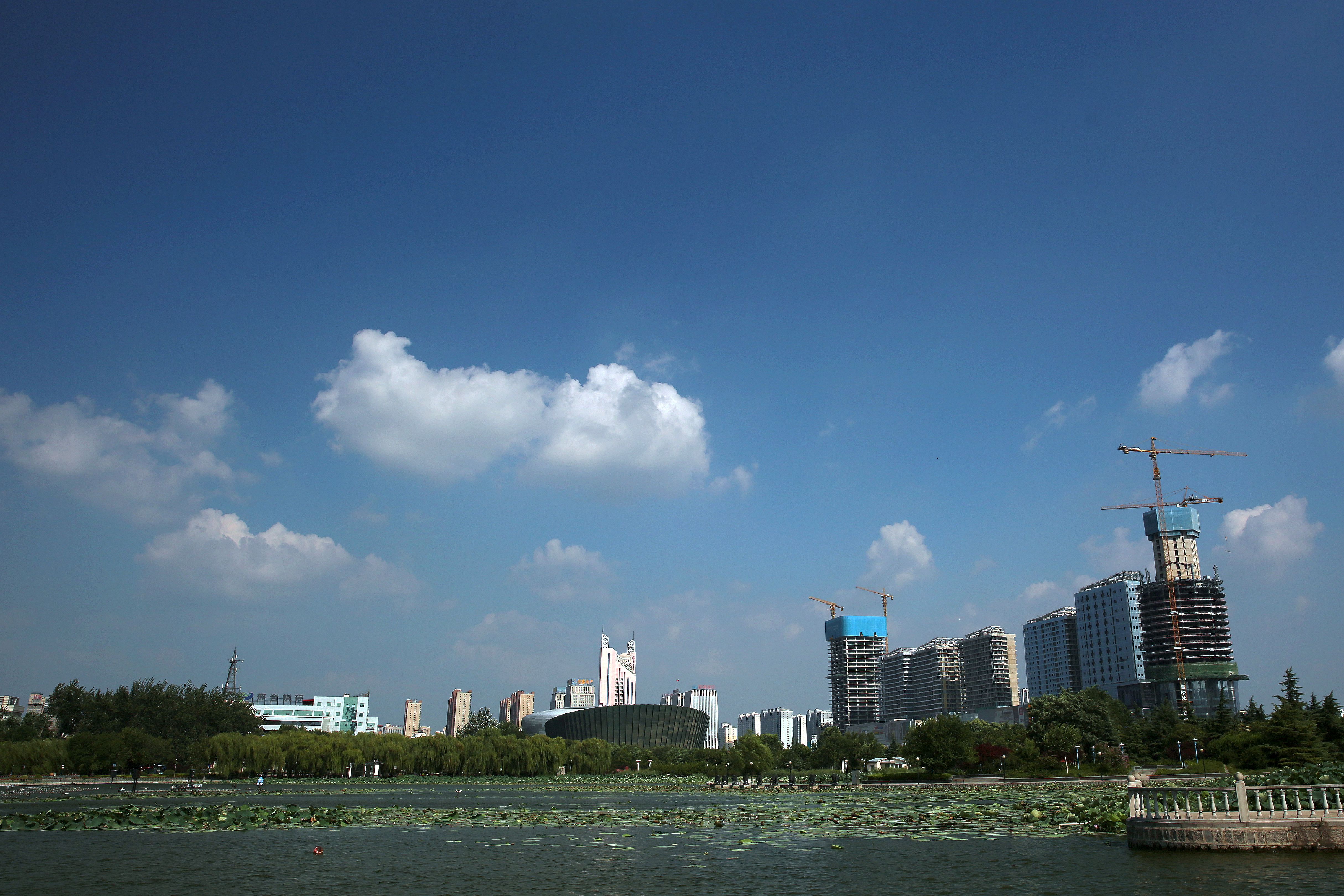 邯鄲地標之一:龍湖公園