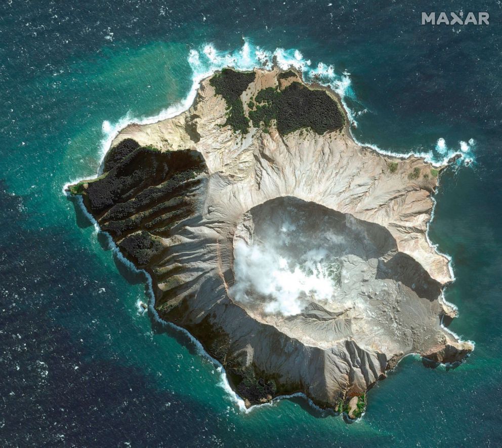new-zealand-volcano3-ap-ml-191209_hpEmbed_9x8_992.jpg?x-oss-process=style/w10