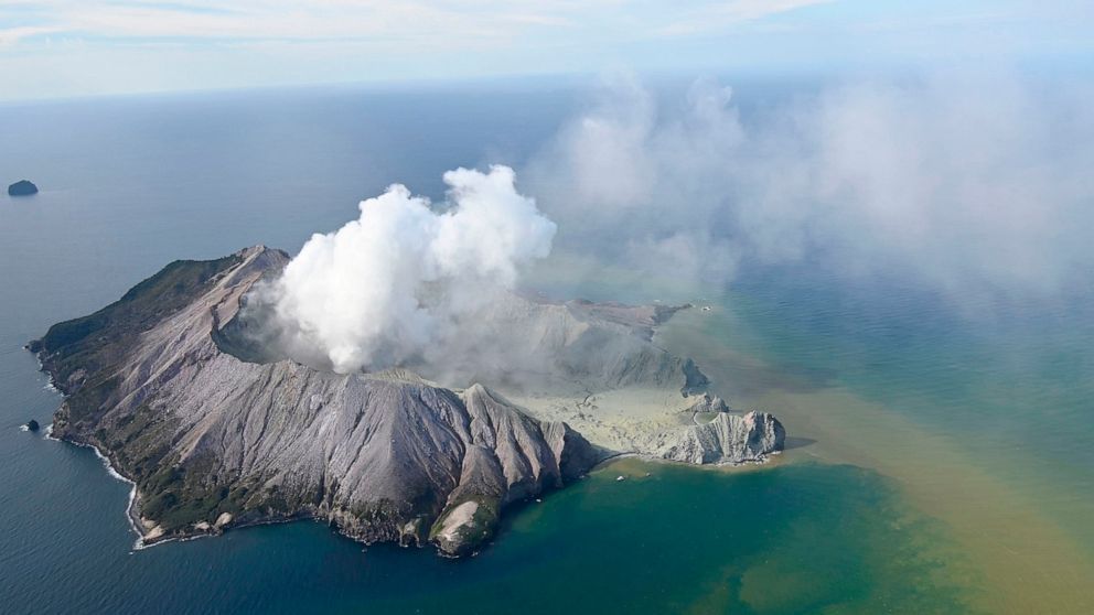 white-island-nz-volcano-aerial-ap-191209_hpMain_20191209-042215_16x9_992.jpg?x-oss-process=style/w10