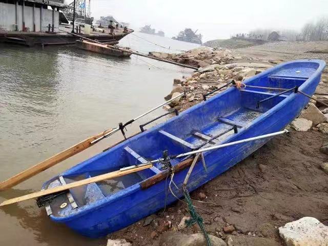 湖北一小型塑料船在长江翻沉 船上5人下落不明