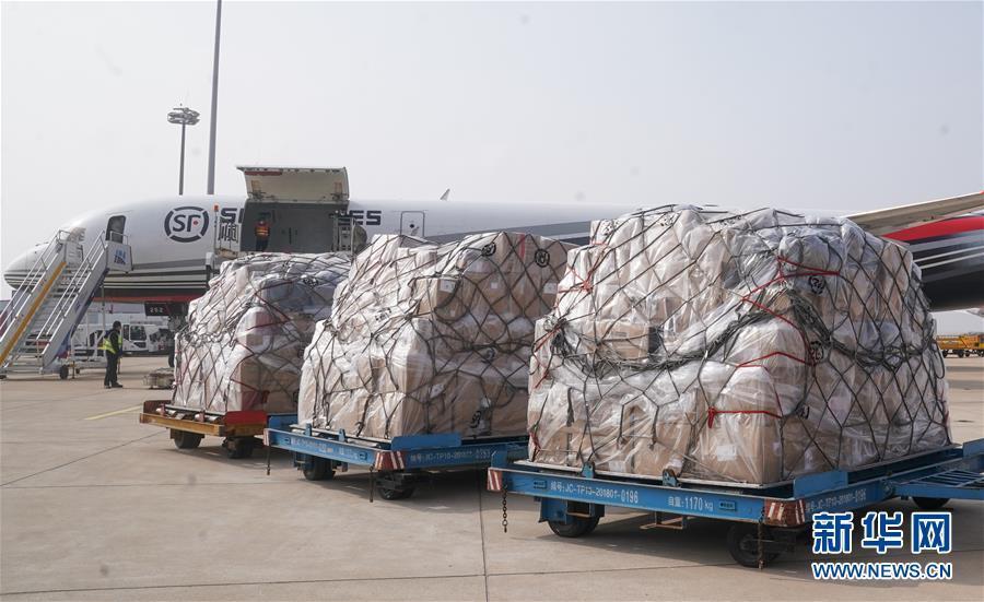 民航部门开辟应急物资绿色通道,运送应急物资