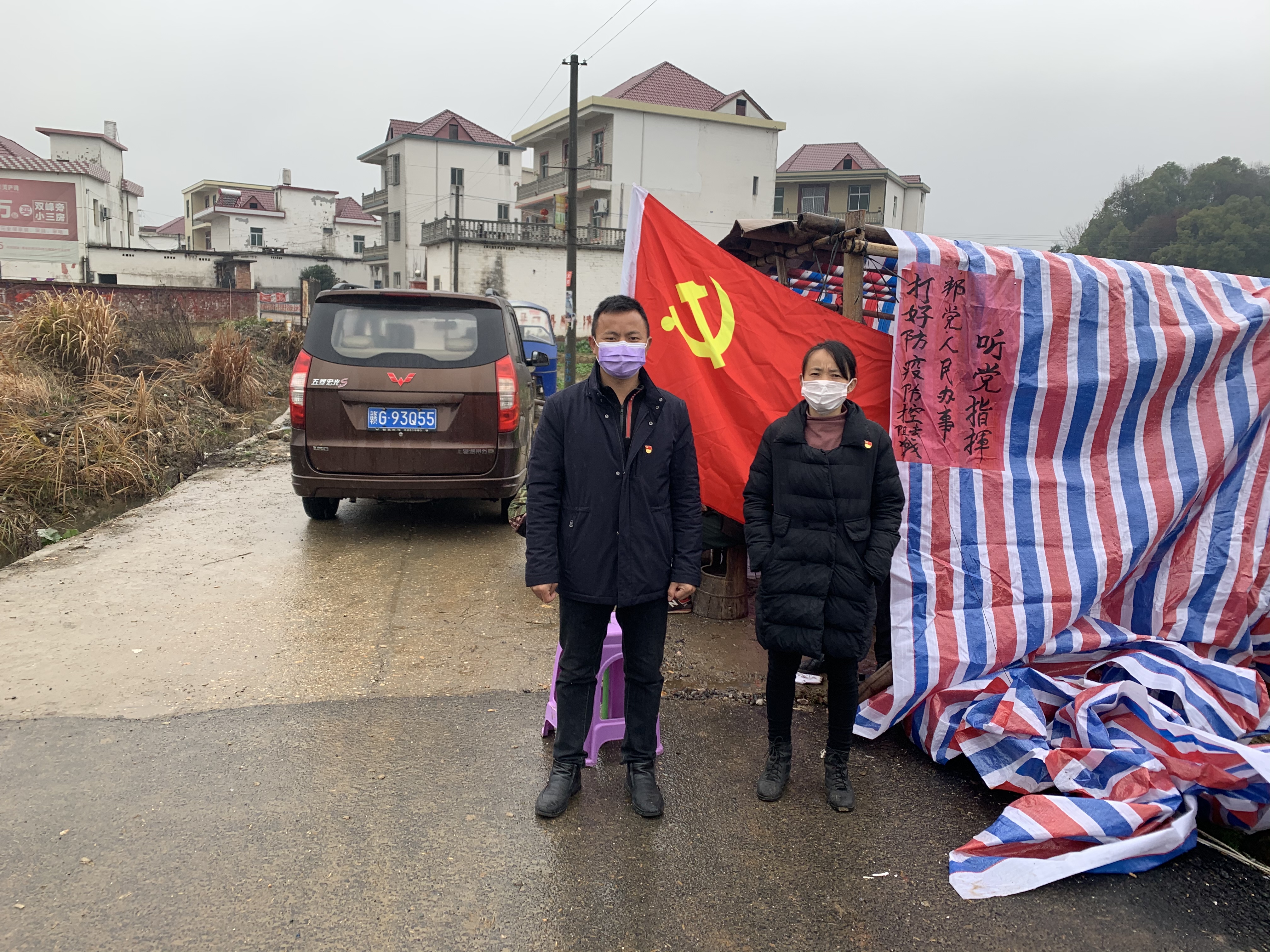 江西九江市都昌县鸣山乡党员干部冲在前众志成城抗疫情