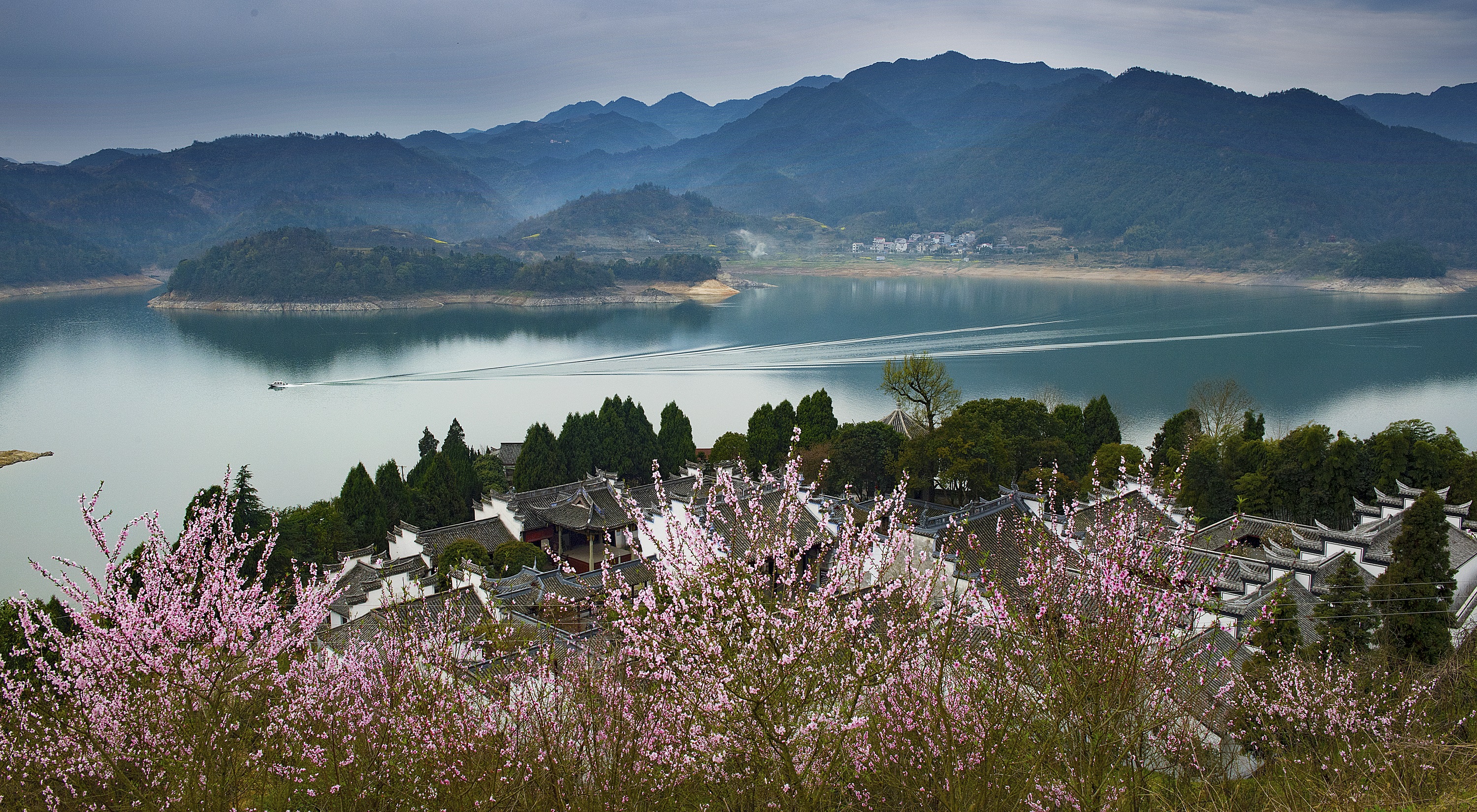 浙江新昌:春染小山村