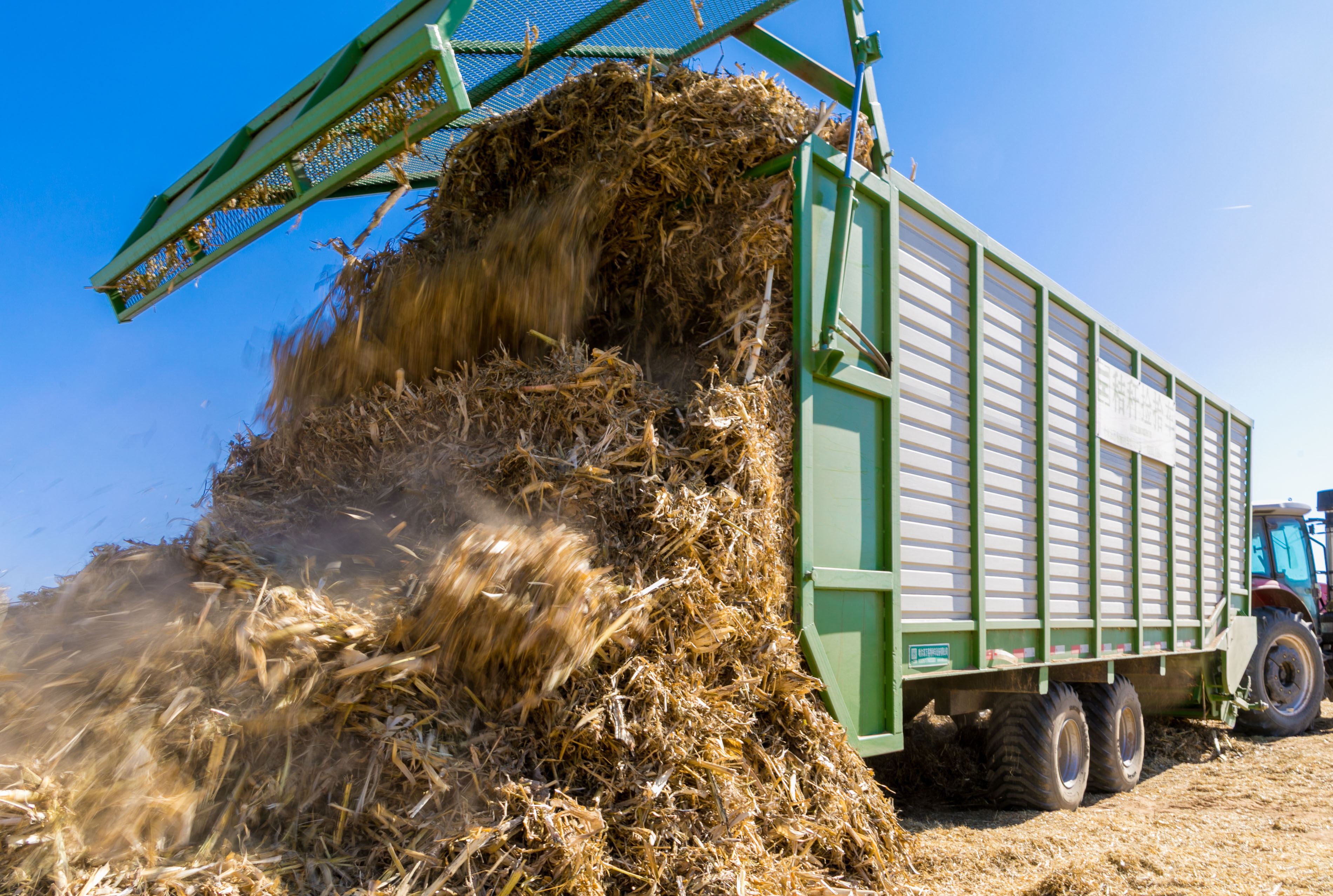 呼和浩特:秸秆回收再利用 环保又增效_人民号