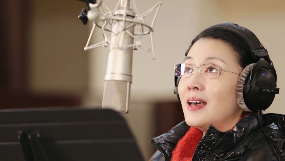 疫情期间，韩再芬在录制黄梅歌巜武汉啊武汉   我在等你啊》.png?x-oss-process=style/w10