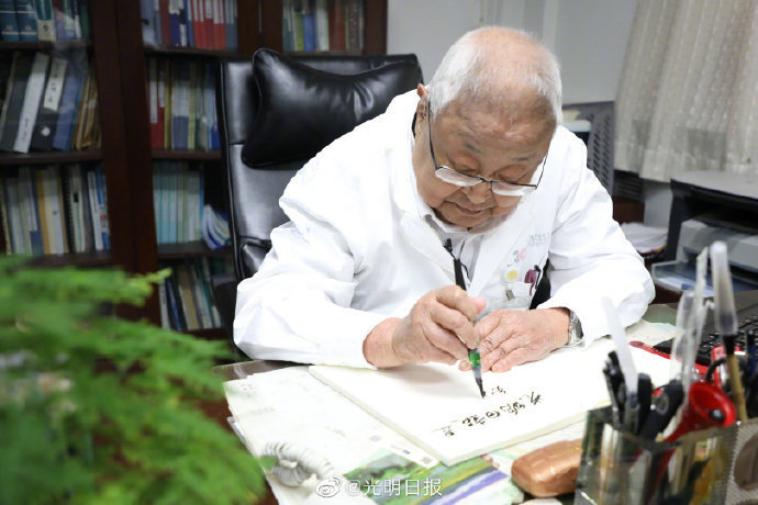 『光明日报』中国工程院院士、骨科泰斗卢世璧逝世