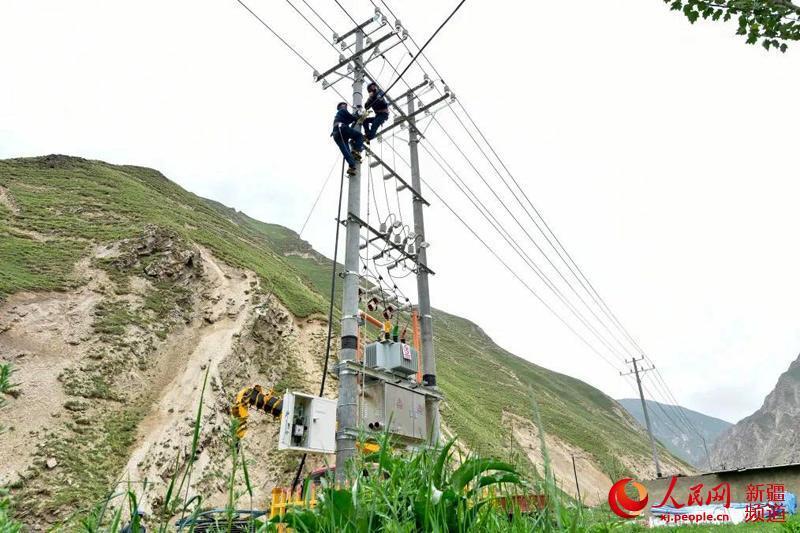 新疆叶城县：“大电网”照亮喀喇昆仑山深处新疆叶城县：“大电网”照亮喀喇昆仑山深处