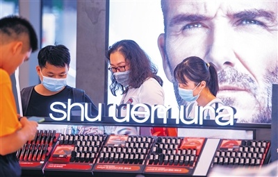 海南日报|新政“满月” 海南离岛免税店销售额同比增240%