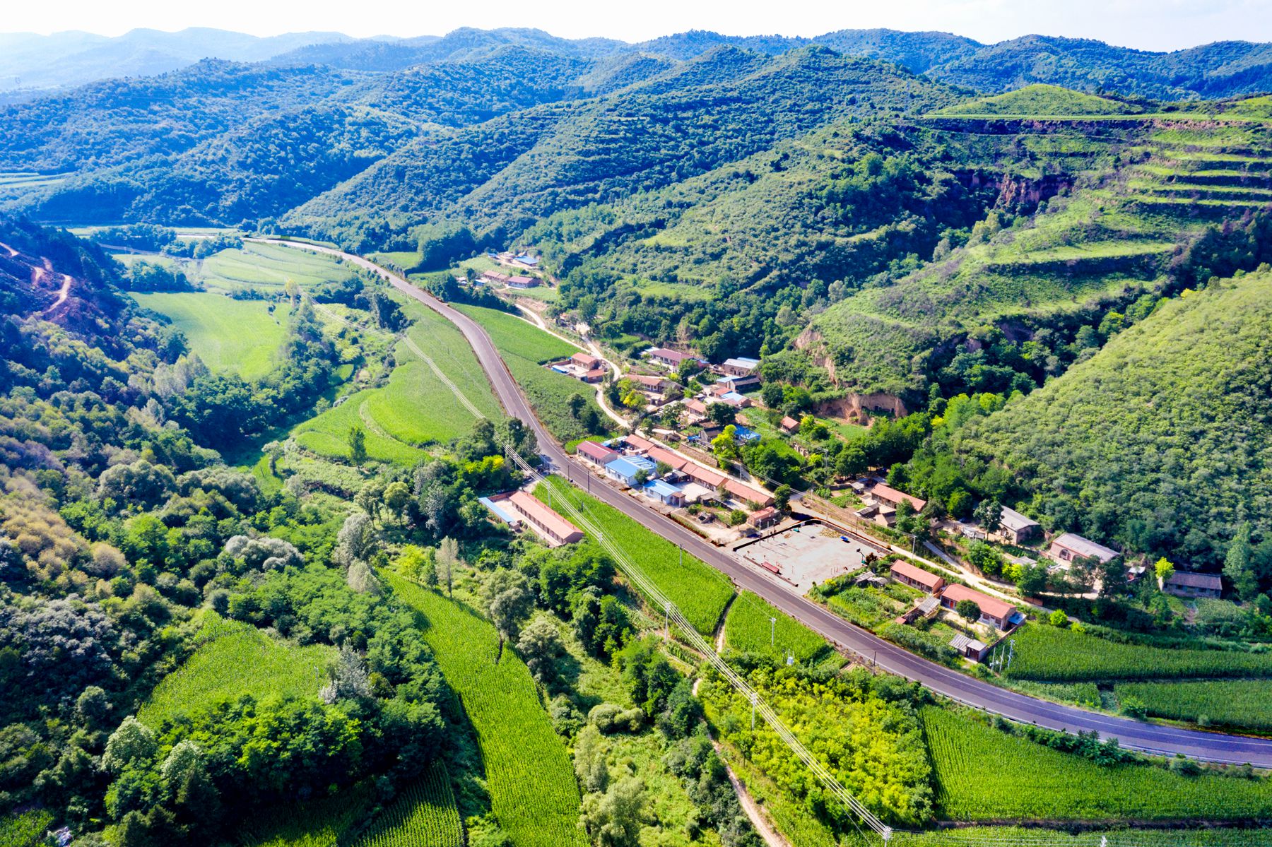 1596762399492837.jpg 建成通车的川党公路.jpg