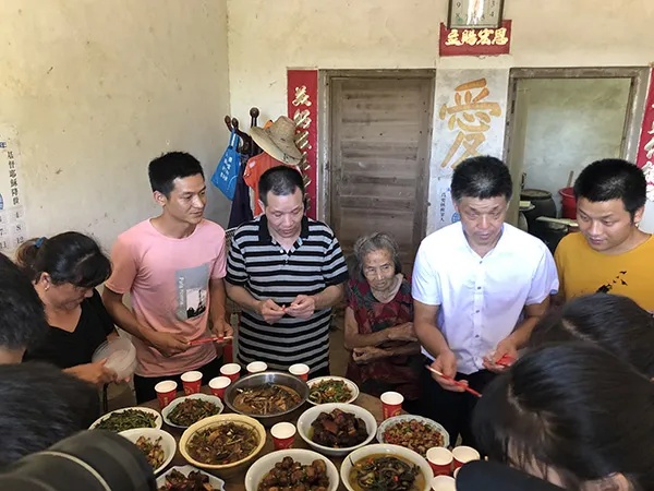 澎湃新闻|张玉环父子重逢:“儿子为什么这么恨我?”