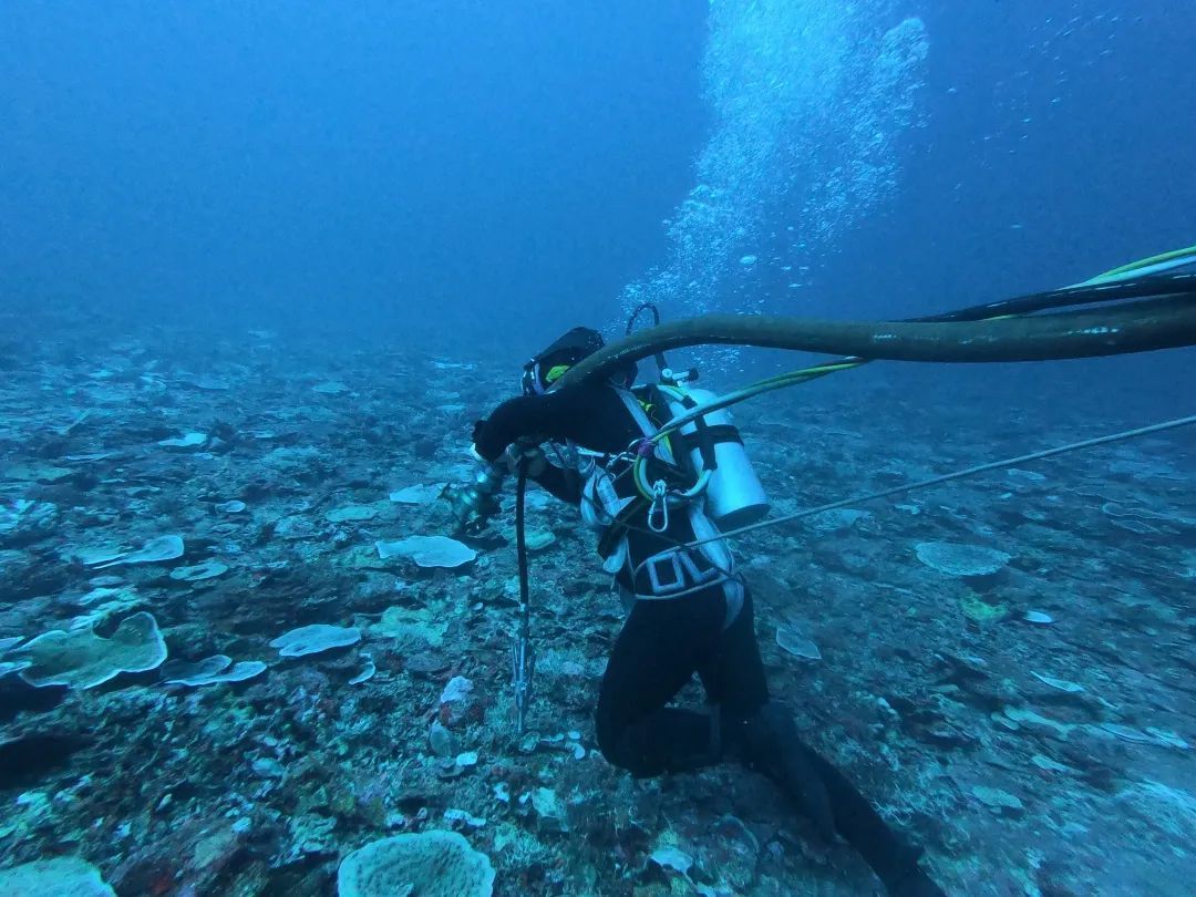 潜入深海！海军潜水员南海大深度训练|潜入深海！海军潜水员南海大深度训练