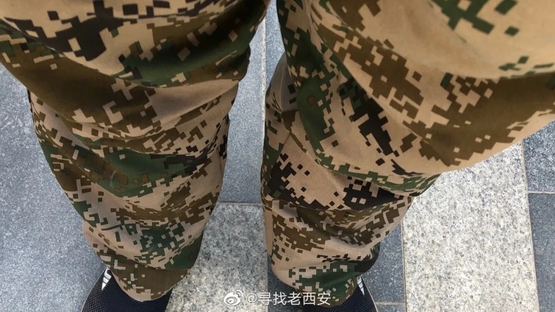 李先生当时穿的衣服 李先生当时穿的衣服