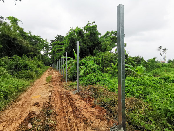 5贺哈小组正在施工中的防护网。（人民网 符皓 摄）.jpg