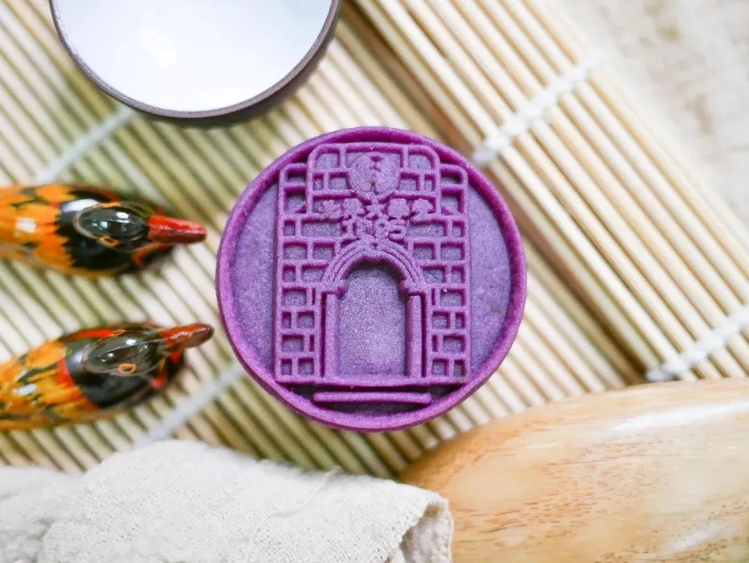 中国青年报微信公号|高校月饼已上线，你喜欢哪一款？