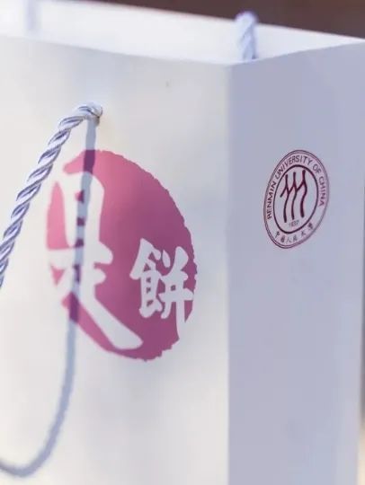 中国青年报微信公号|高校月饼已上线，你喜欢哪一款？