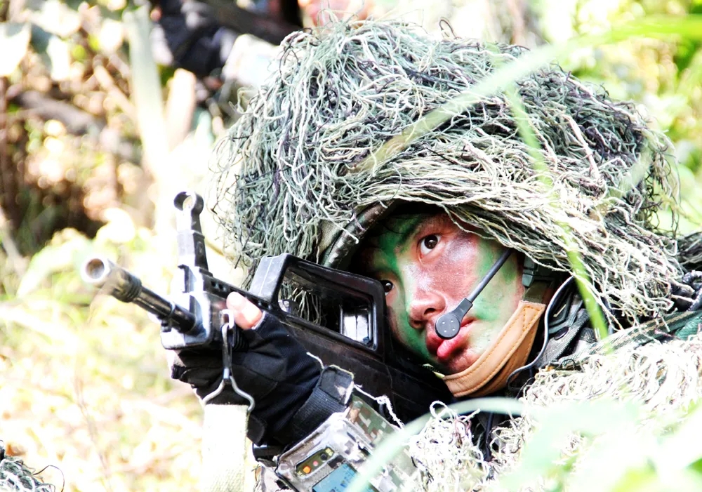 人民陆军微信公号|拼拼拼！这位女特种兵百里挑一