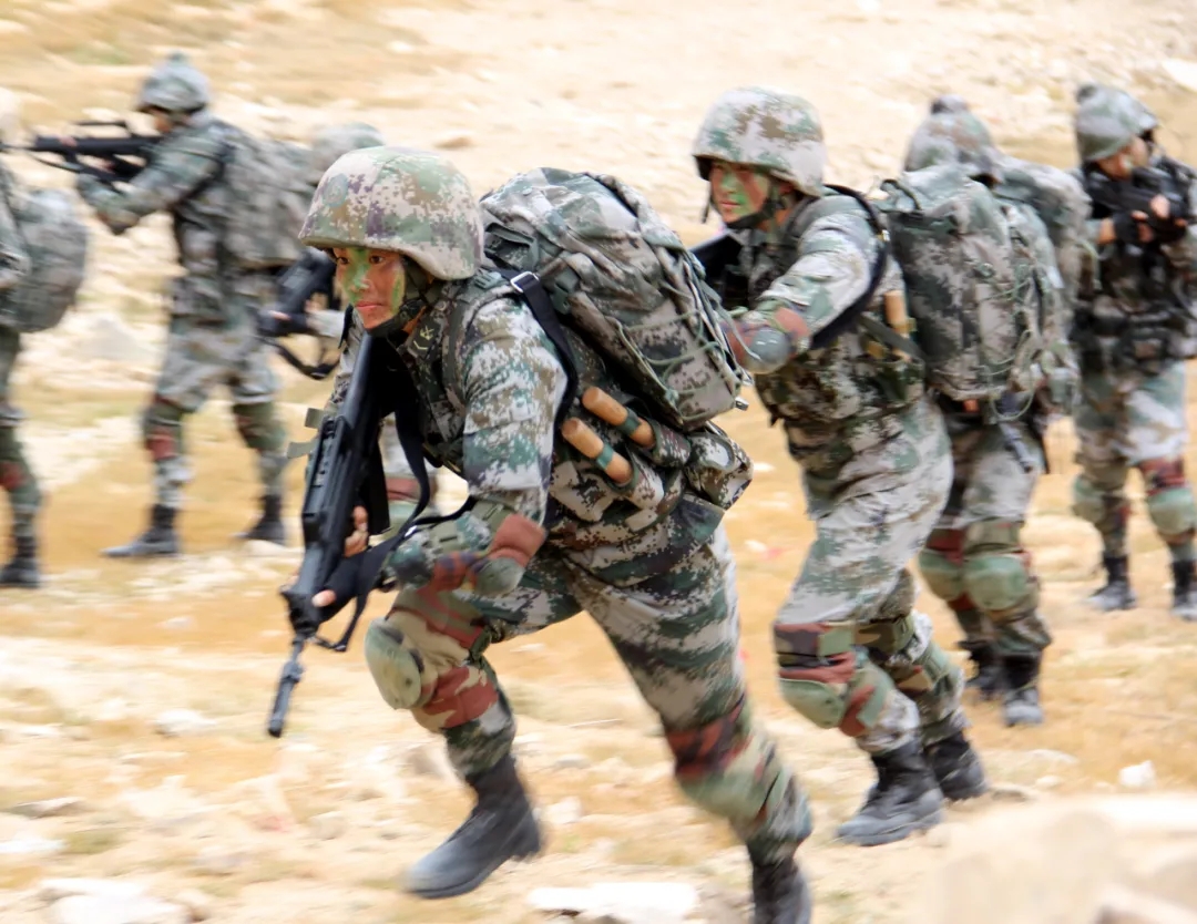 人民陆军微信公号|拼拼拼！这位女特种兵百里挑一