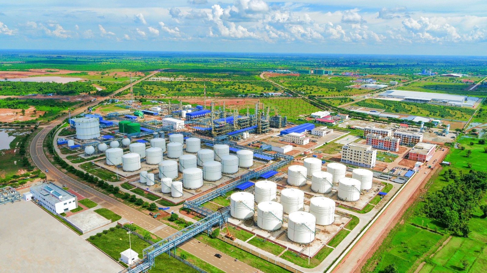 老挝石油化工股份有限公司年产300万吨炼化项目一期.jpg