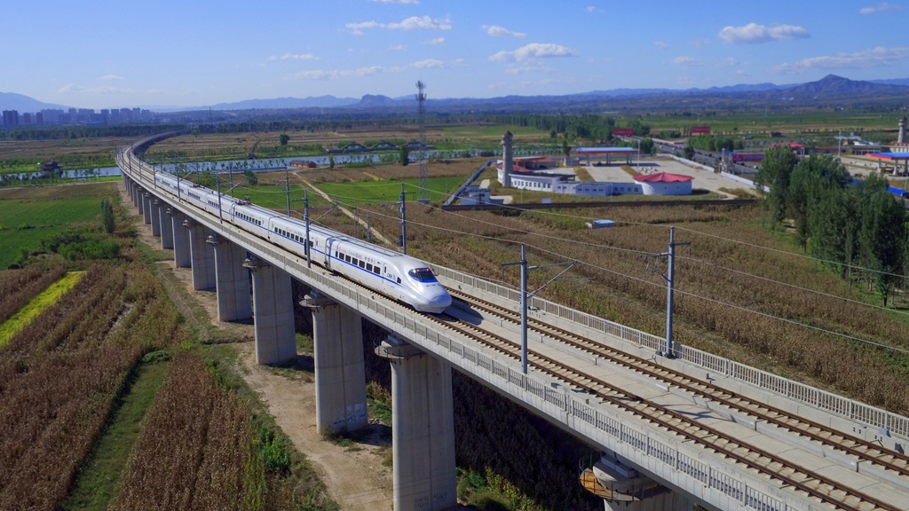 1616732457399989.jpg 中铁二十五局五公司承建的大西客专正式通车运营.JPG