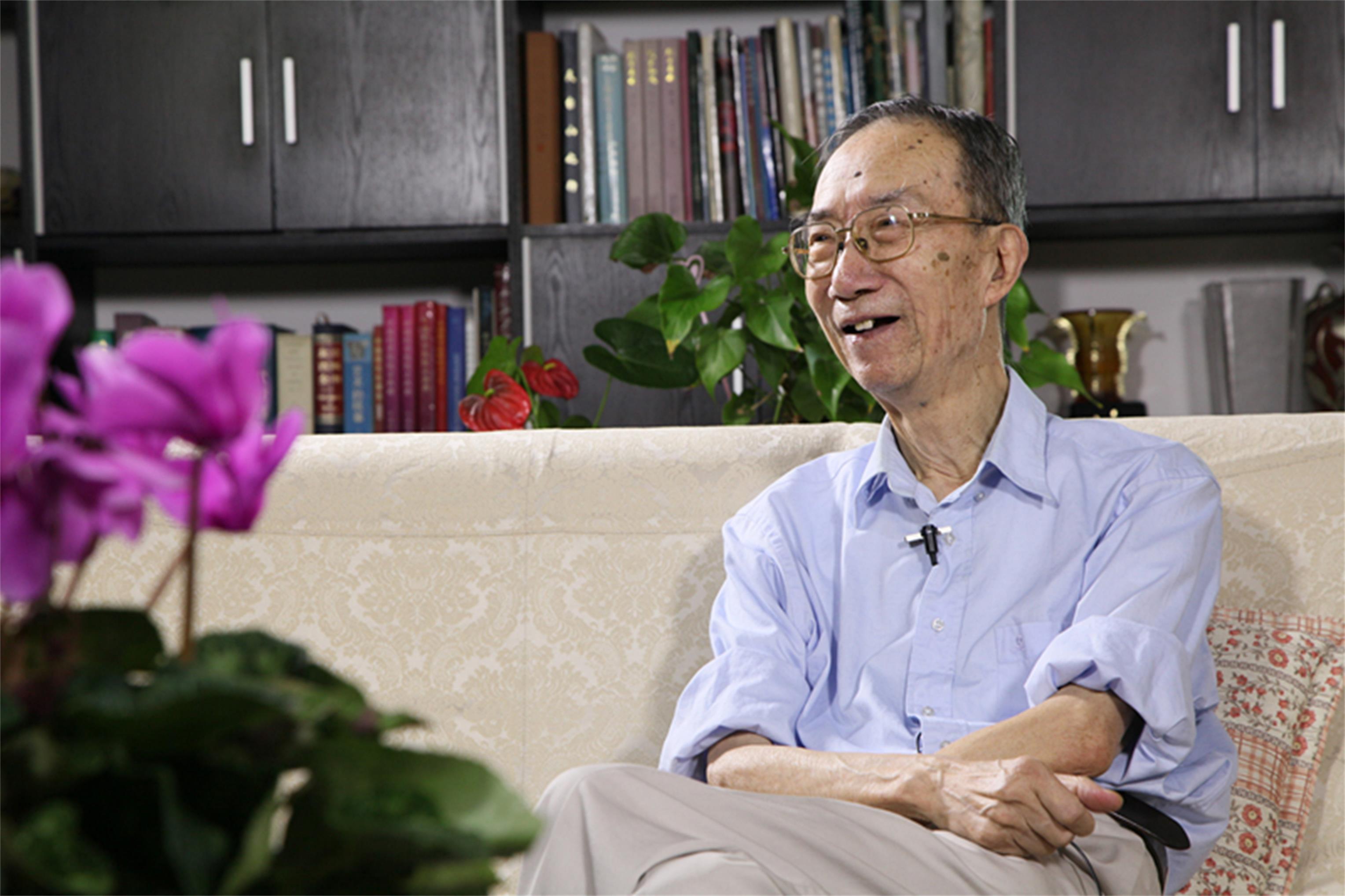 2011年，谢毓元在家中接受采访.jpg