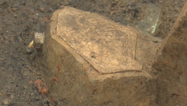 三星堆8号坑发现可拼接青铜碎片 或为礼仪用器
