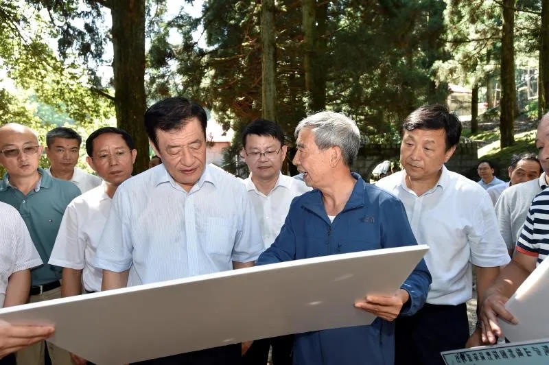 江西省委书记刘奇来庐山植物园调研.jpg