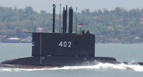 印尼军方：搜救人员发现疑似失踪潜艇残骸