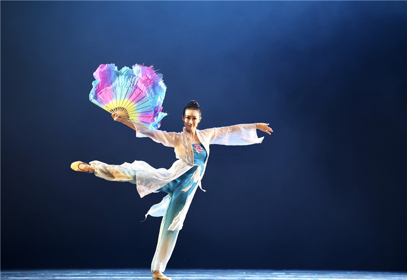 1620483202547718.jpg 《扇舞丹青》 表演者 :王亚彬.jpg