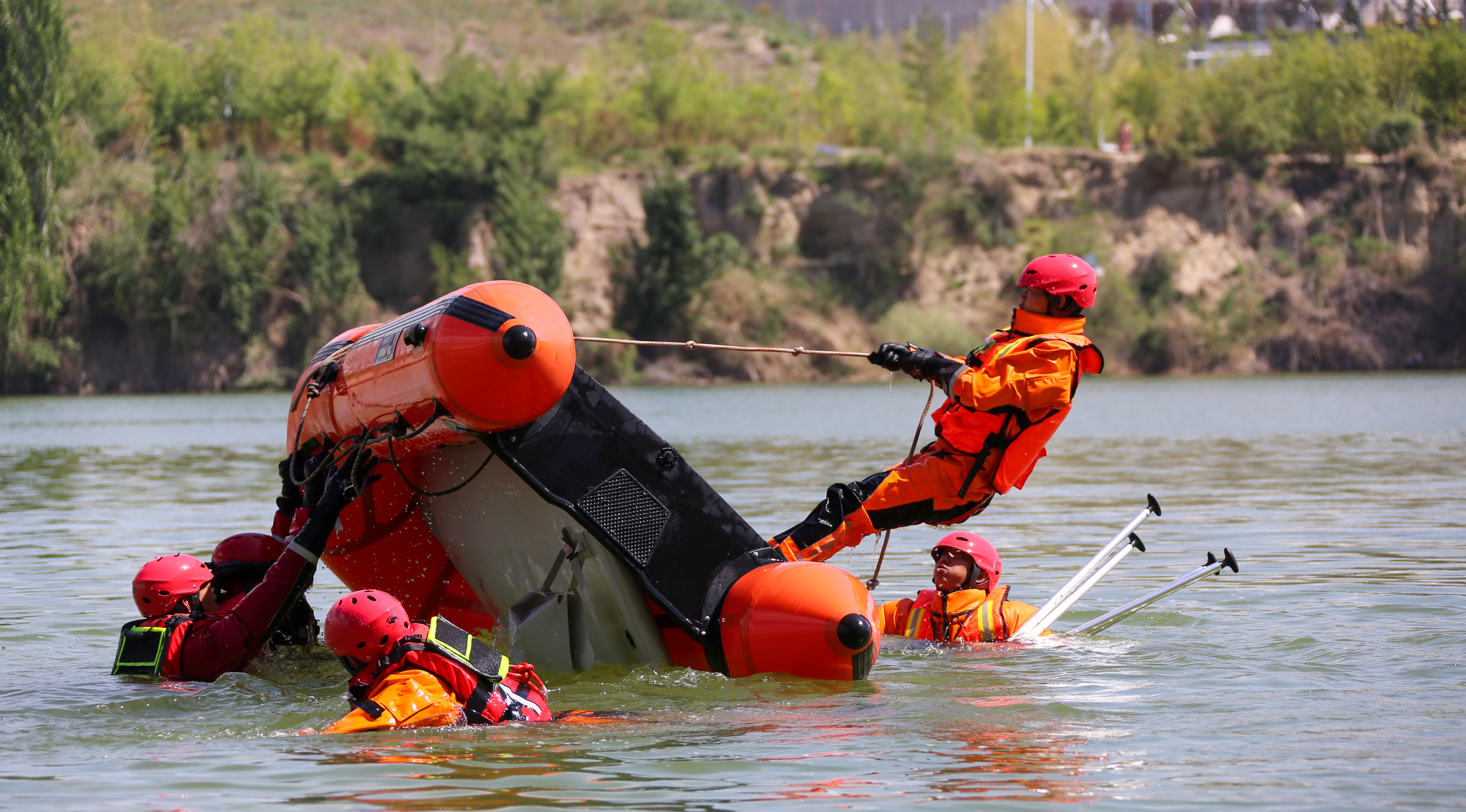 专业训练冲锋舟集训锻造水上救援尖兵
