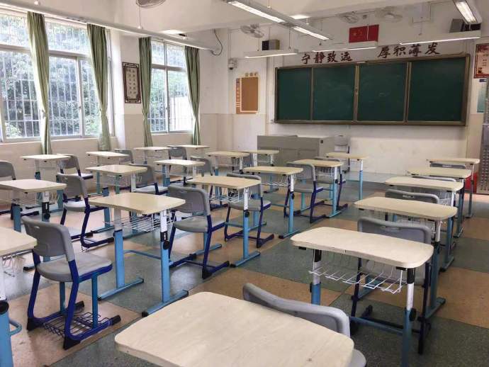 广州高考监考老师“逆行”进入高风险区支援